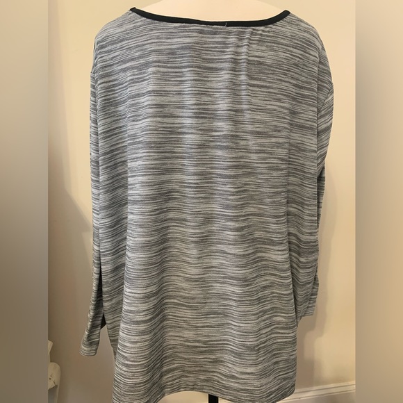 Alfred Dunner plus size 3x gorgeous grey laced design top - Picture 6 of 7